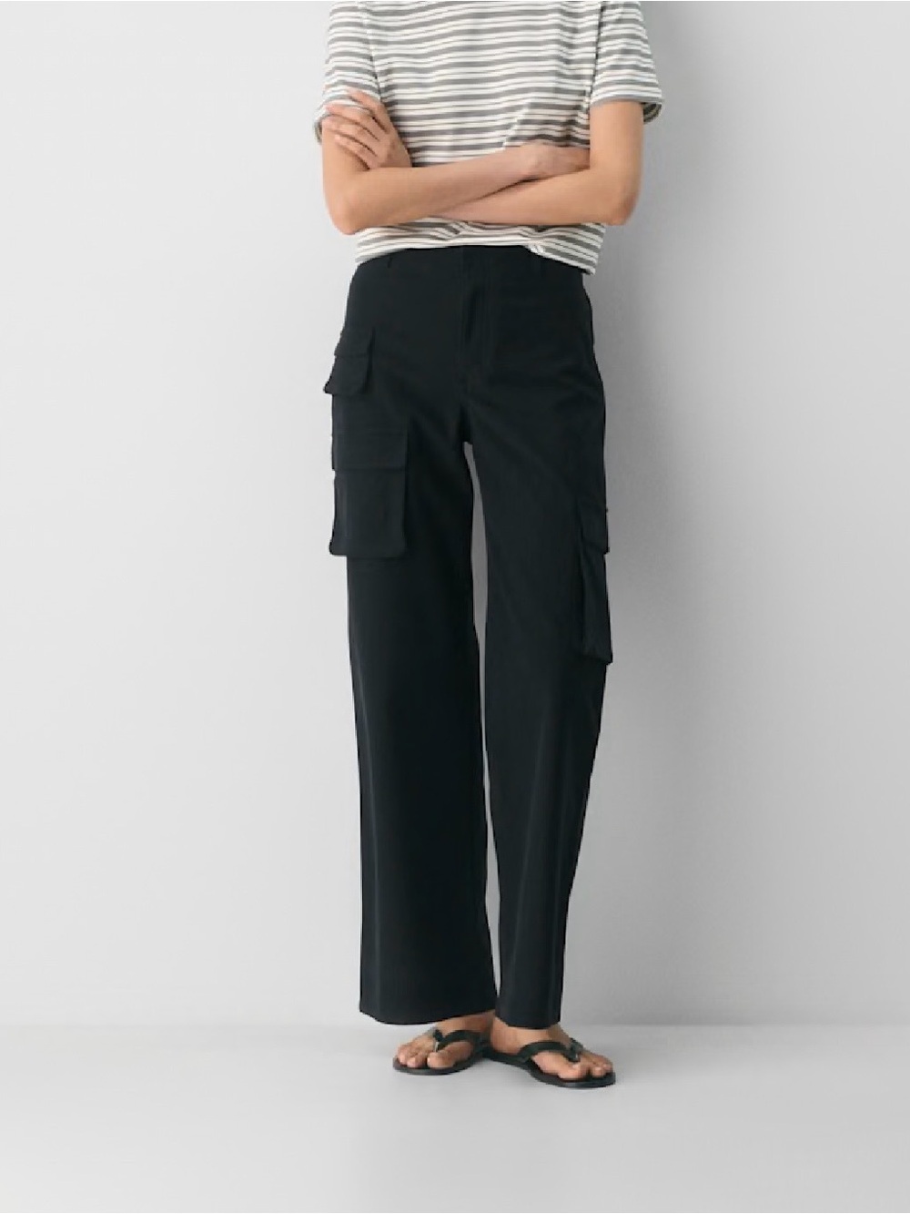 Aritzia Wilfred Free Picture Cargo Pants Black Size 2 High Rise Wide Leg Utility